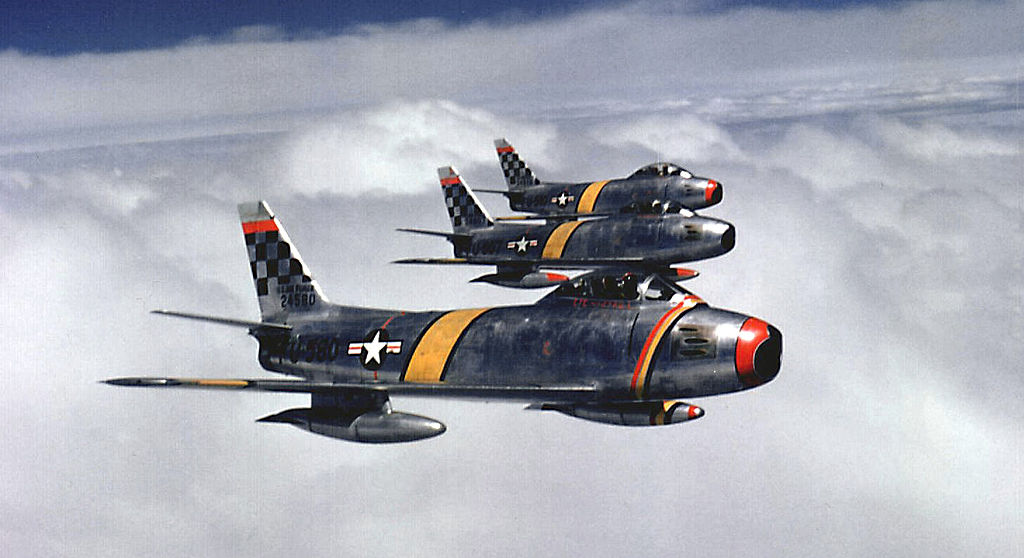F-86_flight_(51st_FIW,_Korea)