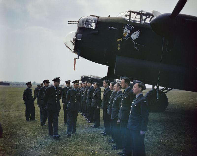 The_Visit_of_Hm_King_George_Vi_To_No_617_Squadron_(the_Dambusters),_Royal_Air_Force,_Scampton,_Lincolnshire,_27_May_1943_TR1000