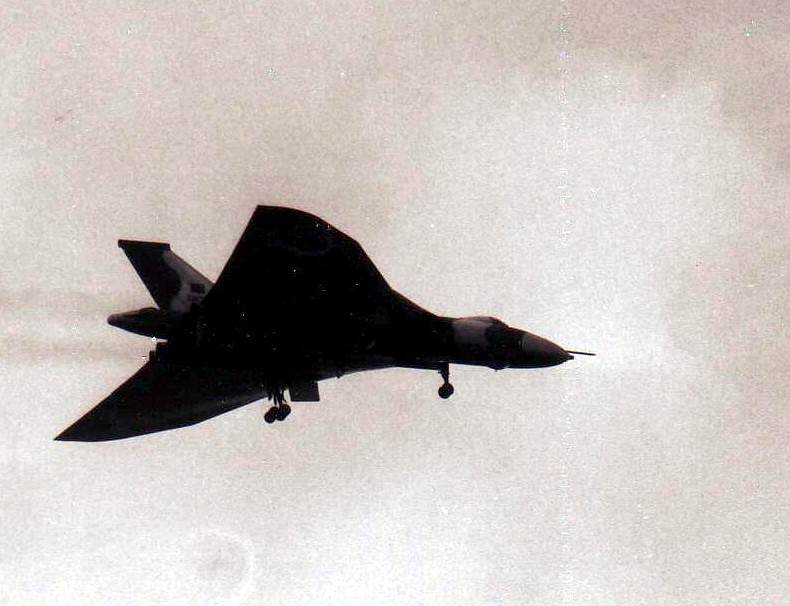 Vulcan_bomber_18_May_1982