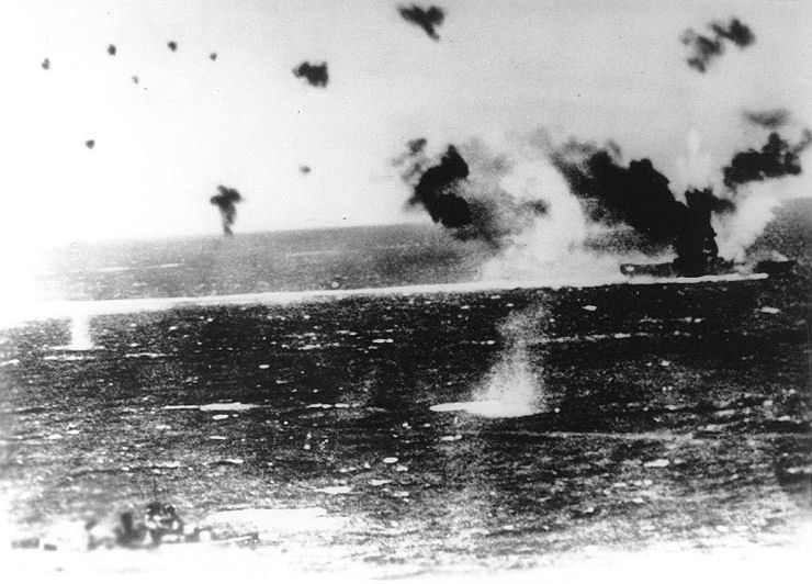 USS_Lexington_under_attack_at_Coral_Sea